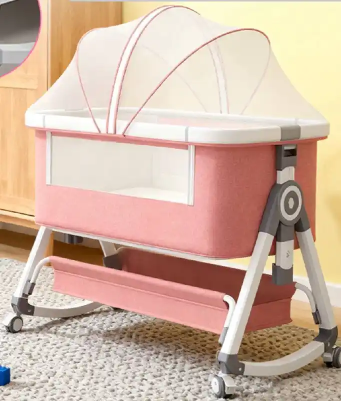 Приставная кроватка с матрасом и постельным бельем