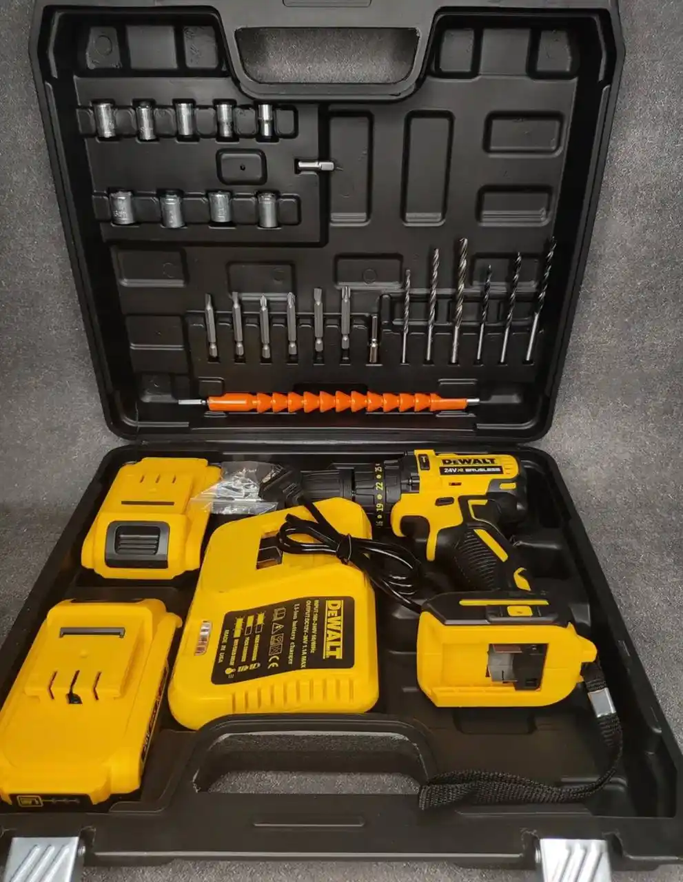 Шуруповерт Dewalt
