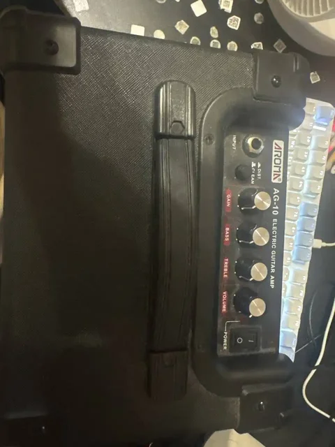 Продажа гитарных комбиков - Электроника в Москва