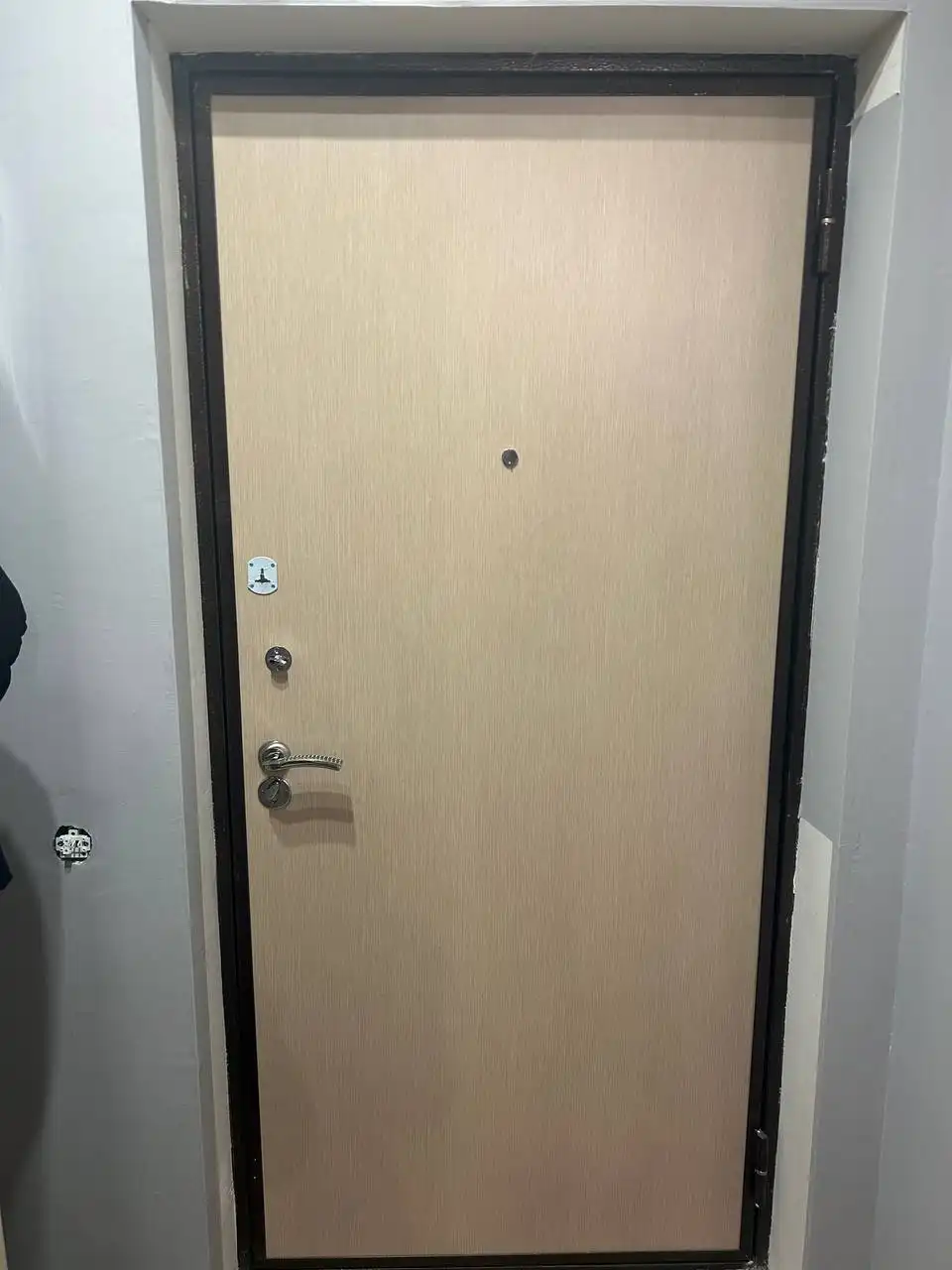 Продам входную дверь