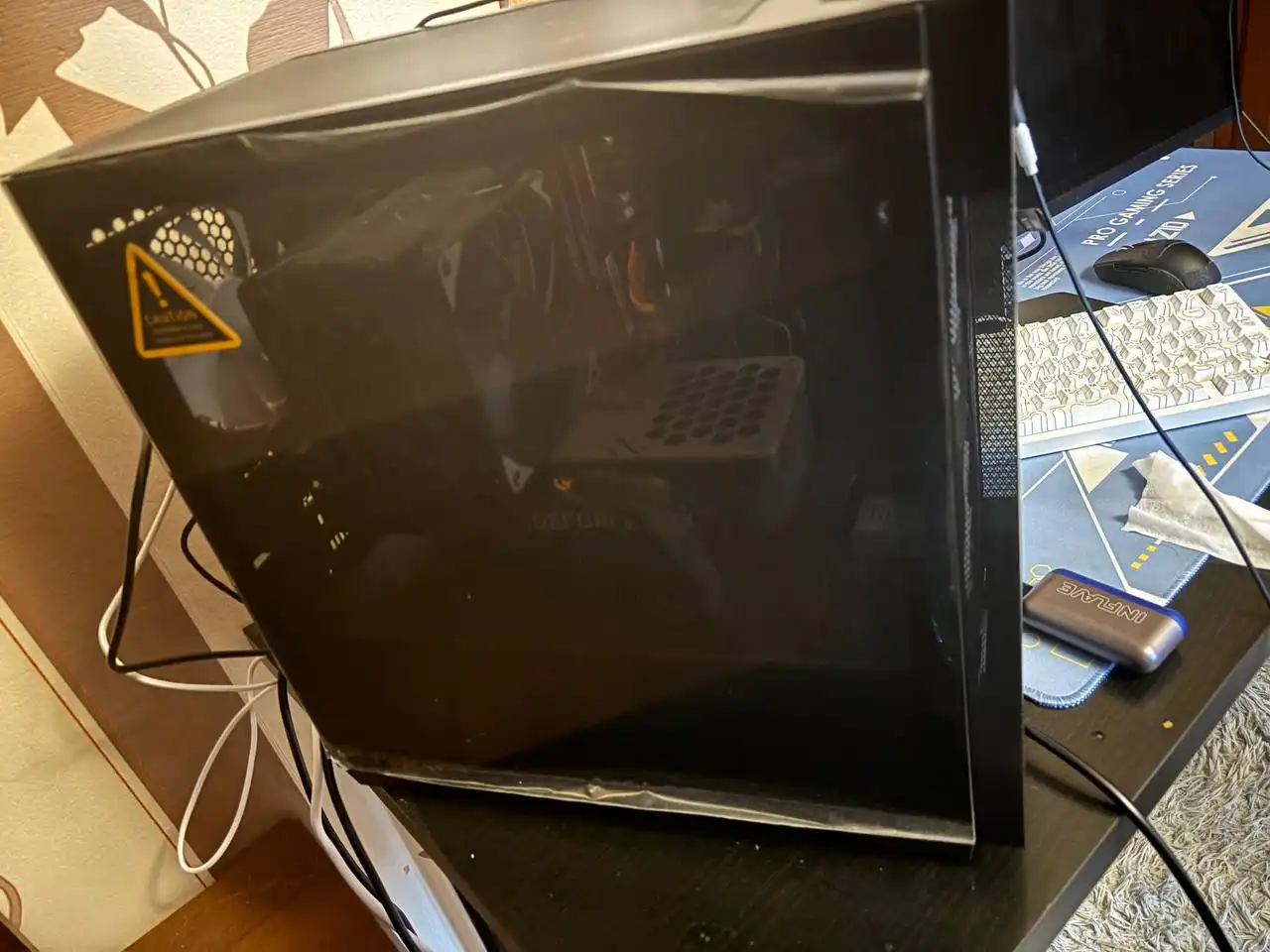 Игровой компьютер с монитором и периферией