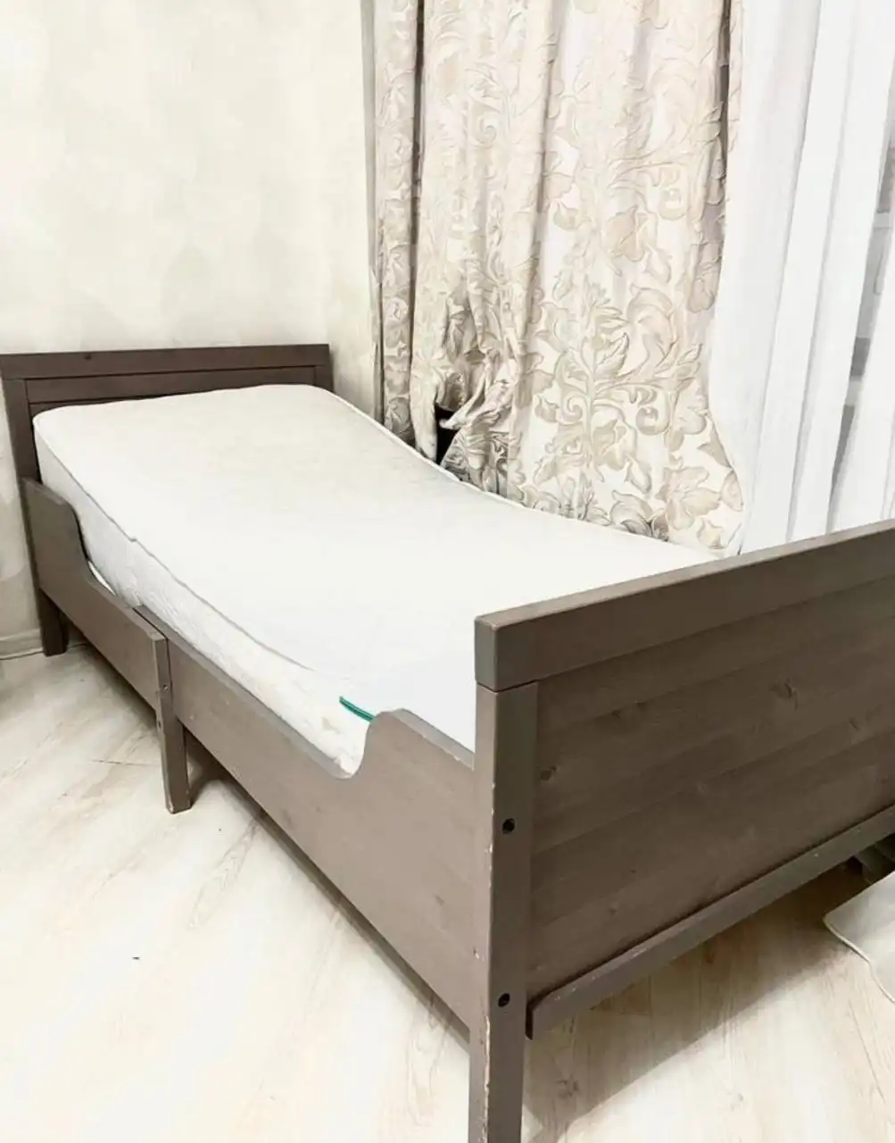 Подростковая раздвижная кровать с реечным дном из натурального дерева