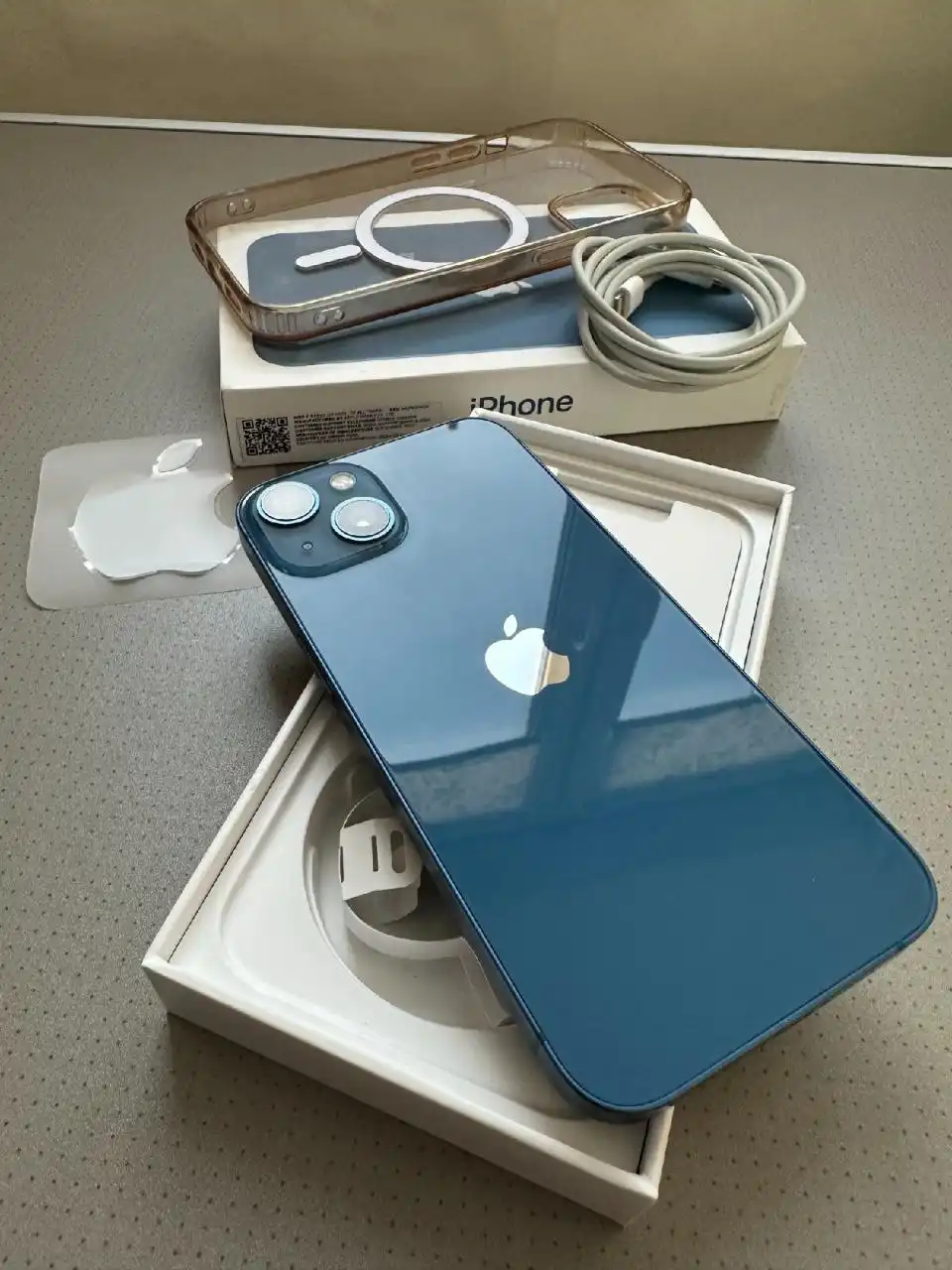 Продам iPhone 13 128гб в отличном состоянии