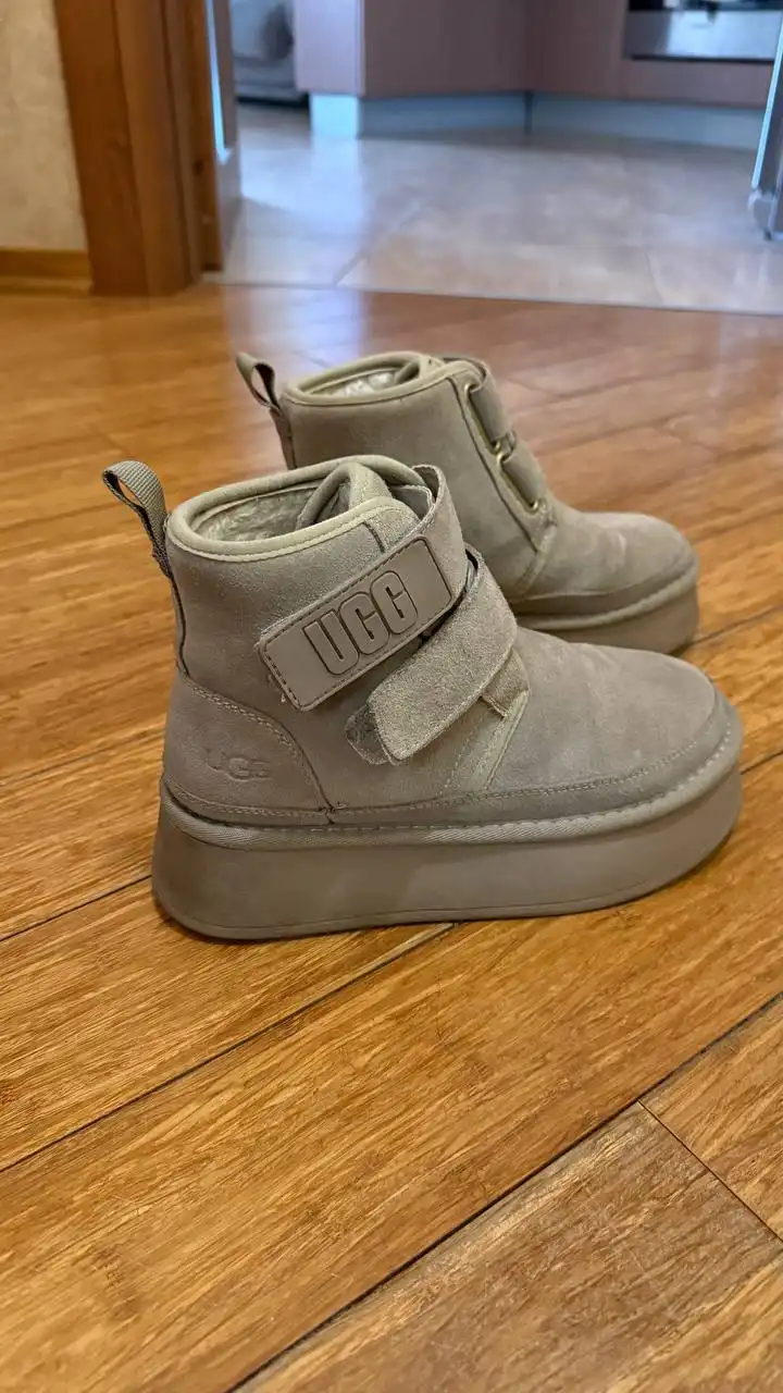 Продам женское пальто и угги