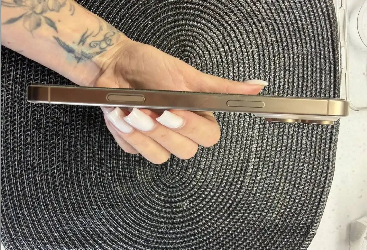 Продам IPhone 16 Pro Max 256gb