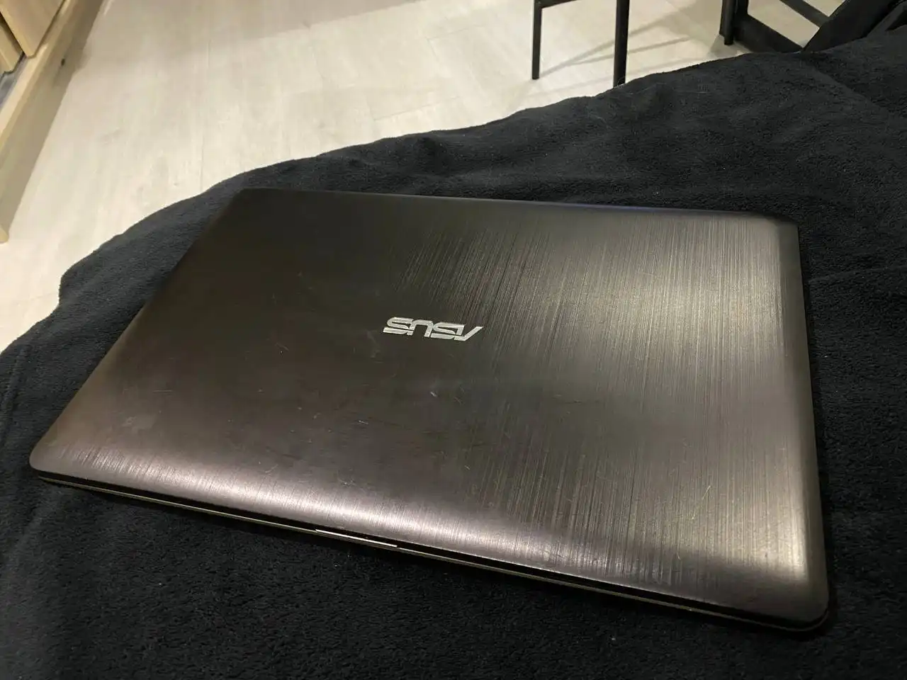 Ноутбук с комплектом аксессуаров