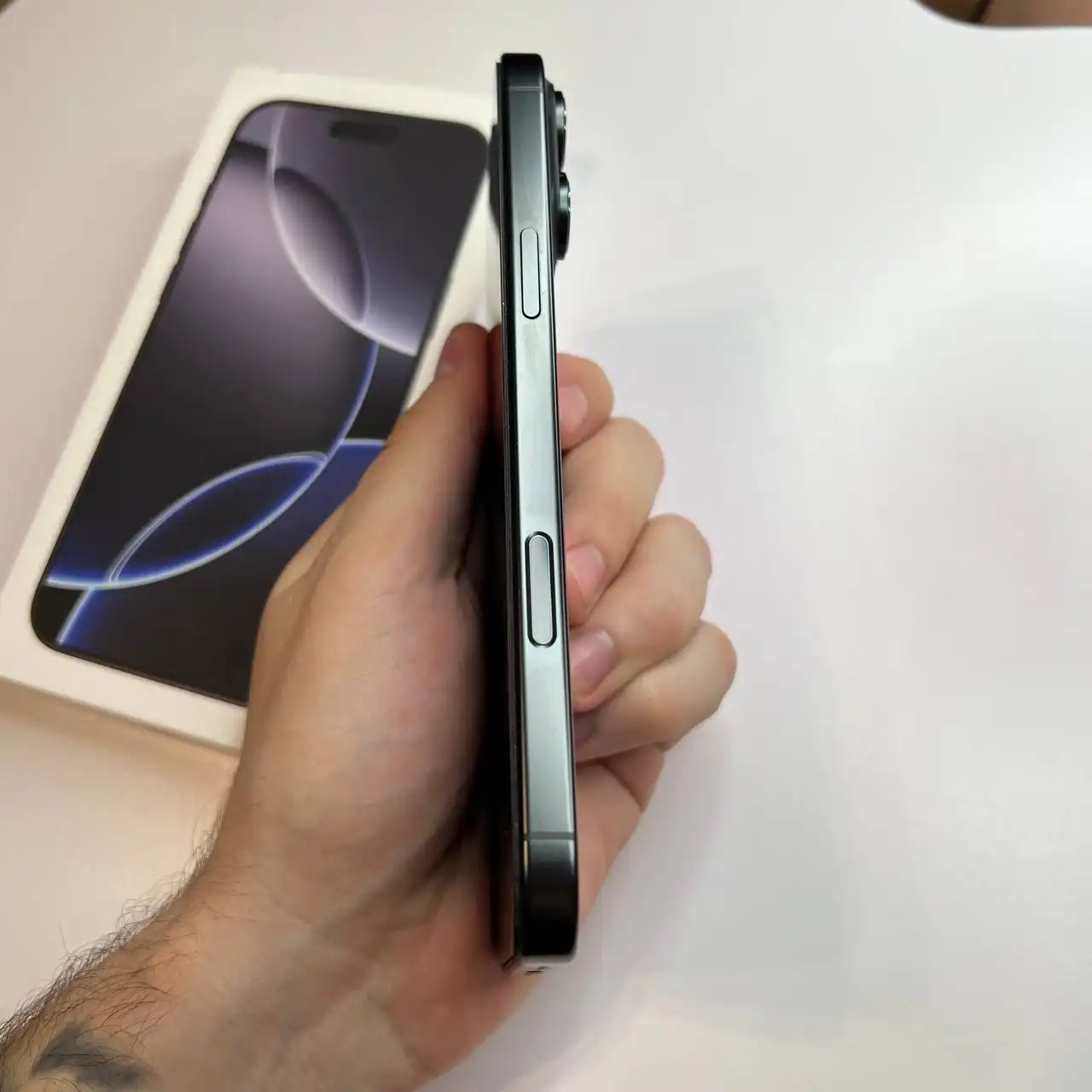 Продам iPhone 16 Pro Max 256 GB Black Titanium