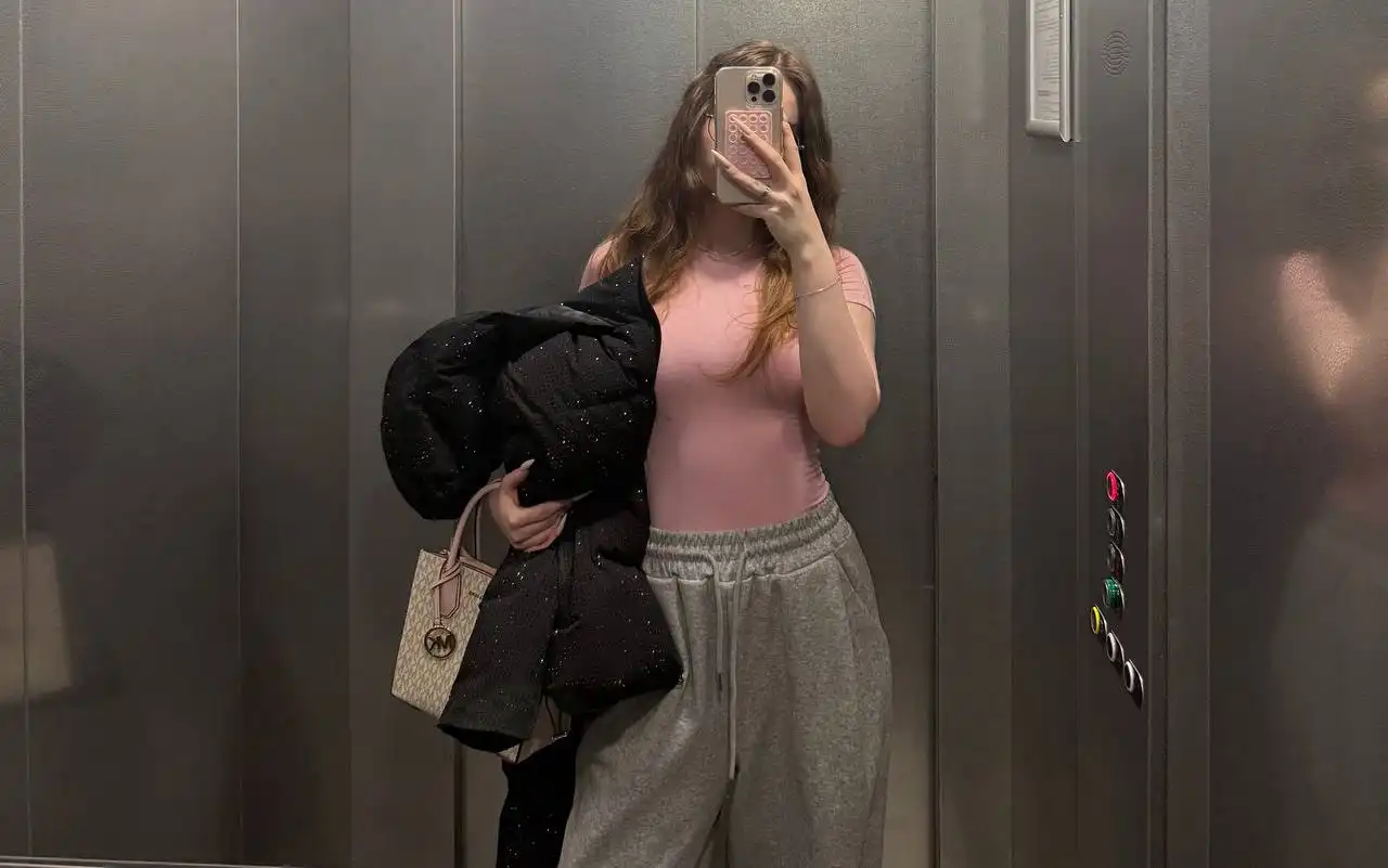 Черная куртка со стразами размер 42