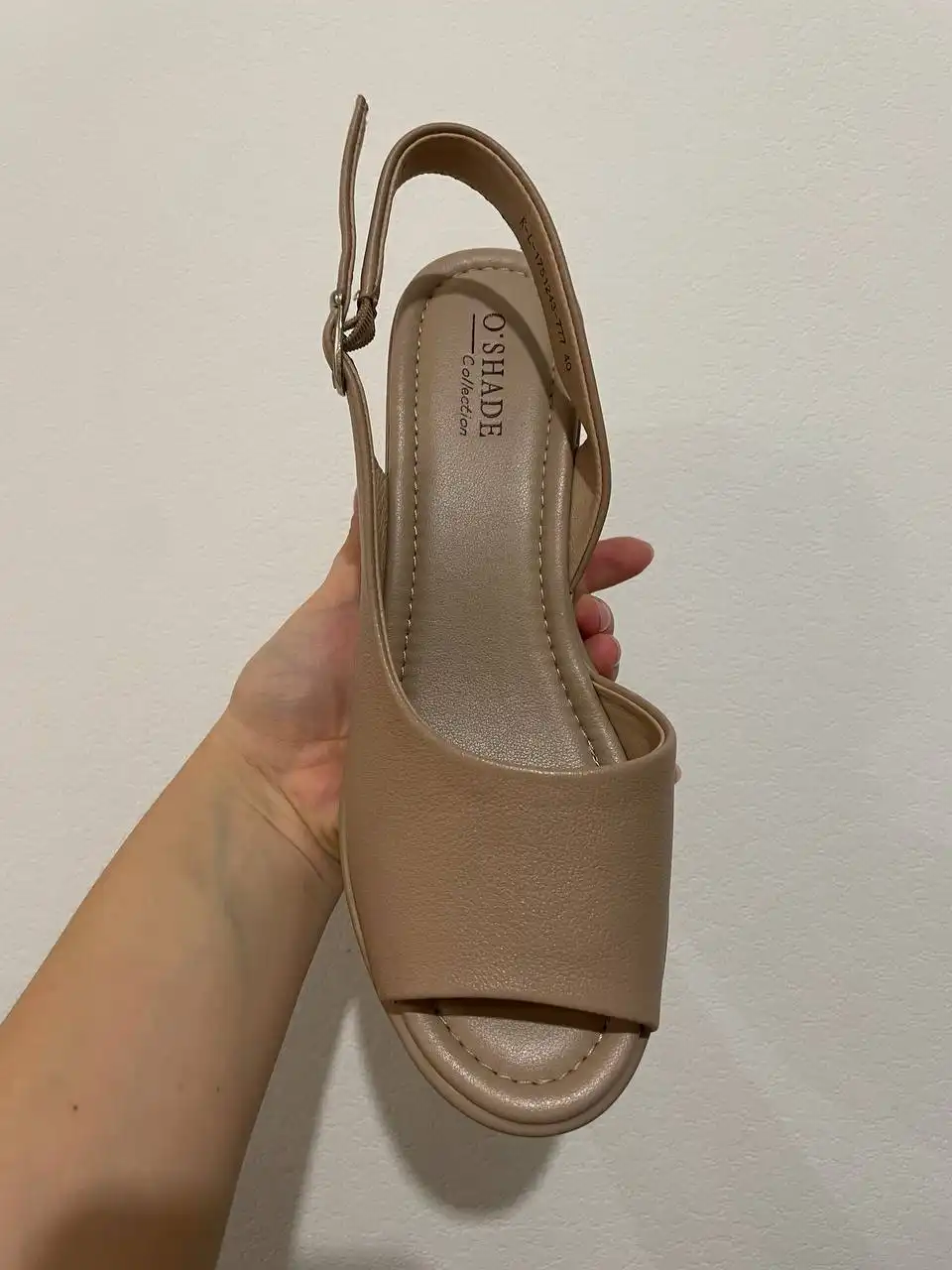 Кожаные босоножки на платформе 40 размер