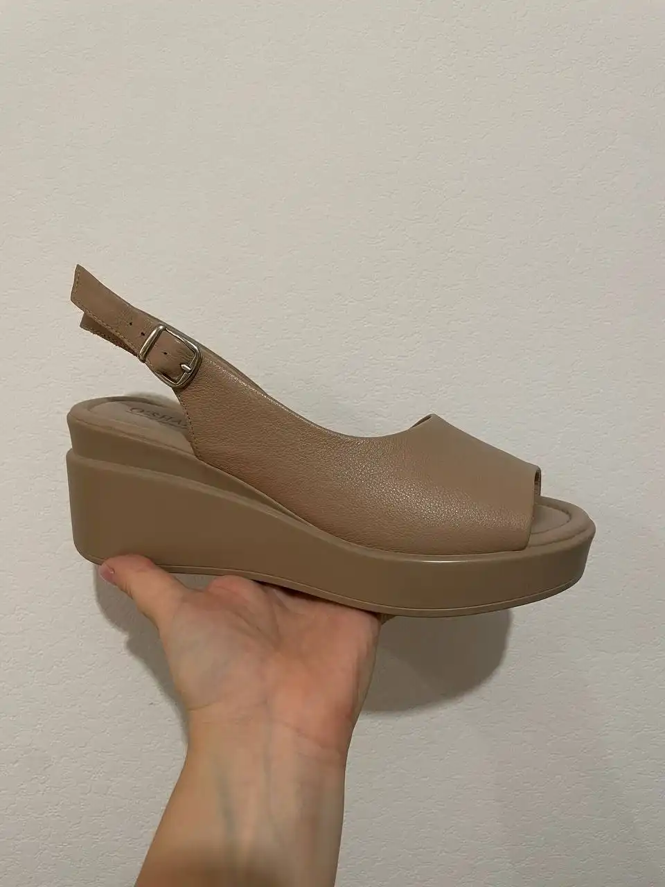 Кожаные босоножки на платформе 40 размер