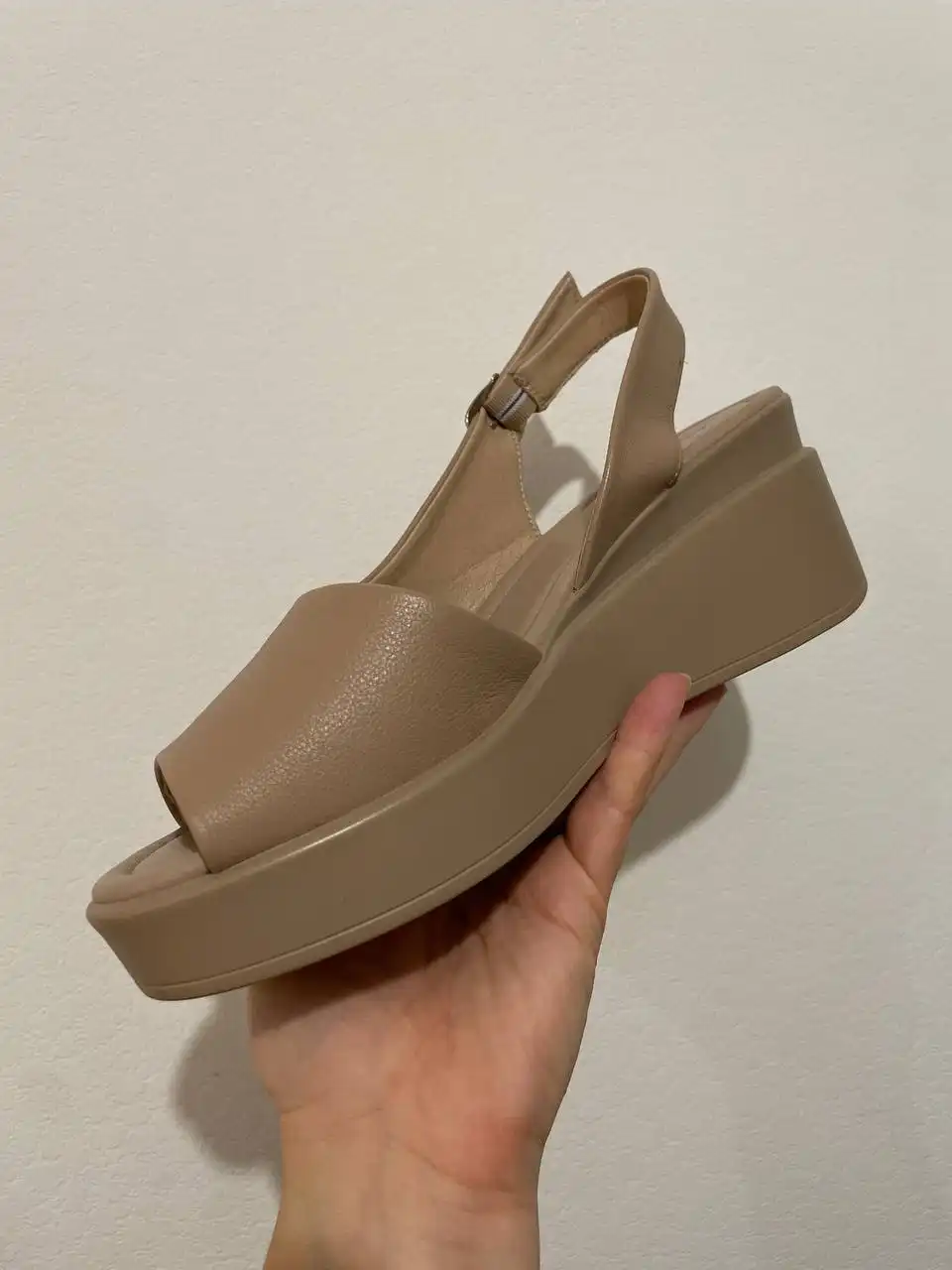 Кожаные босоножки на платформе 40 размер