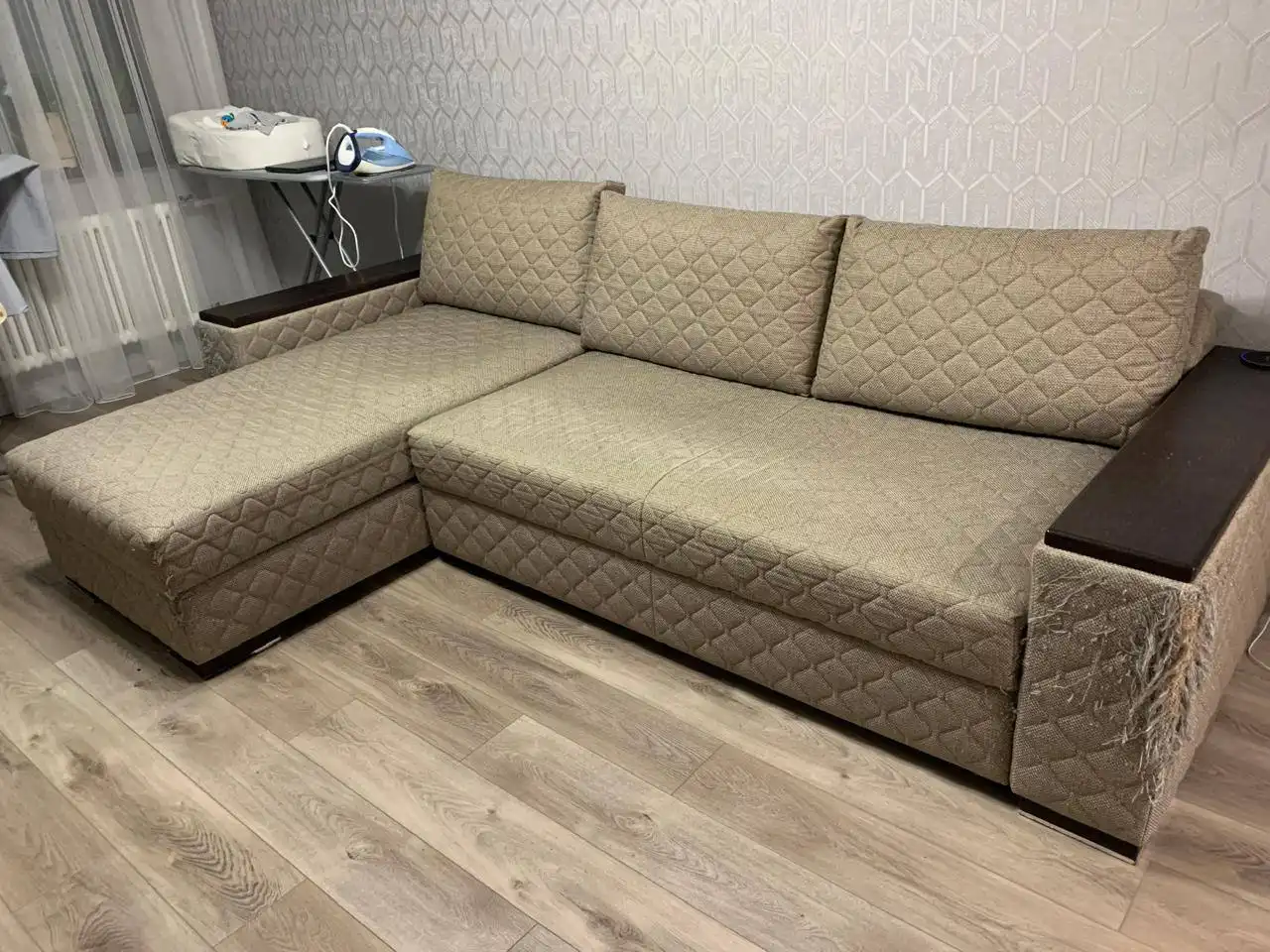 Продам угловой диван серого цвета с механизмом еврокнижка