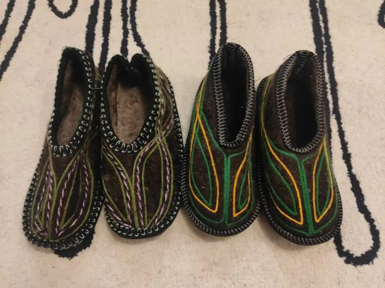 Тапочки из овечьей шерсти ручной работы