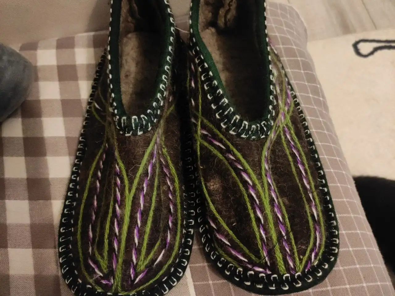 Тапочки из овечьей шерсти ручной работы