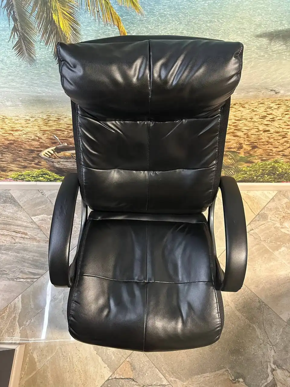 Стильное компьютерное кресло из натуральной кожи