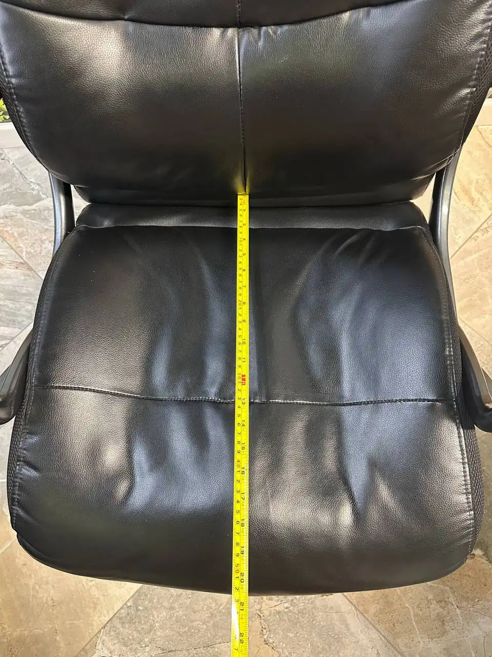 Стильное компьютерное кресло из натуральной кожи