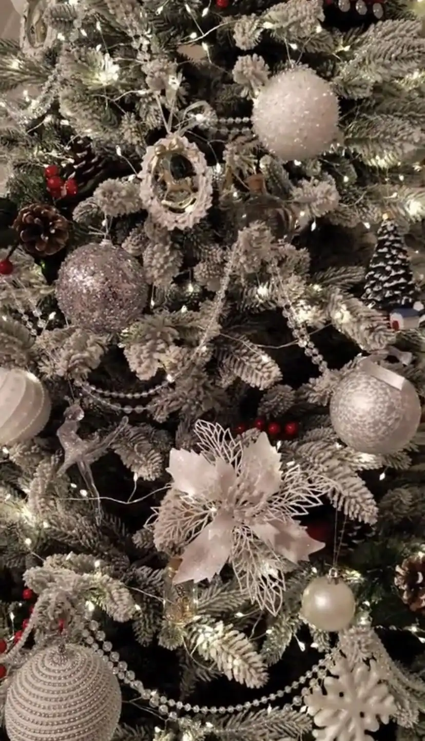 Продам елку в идеальном состоянии