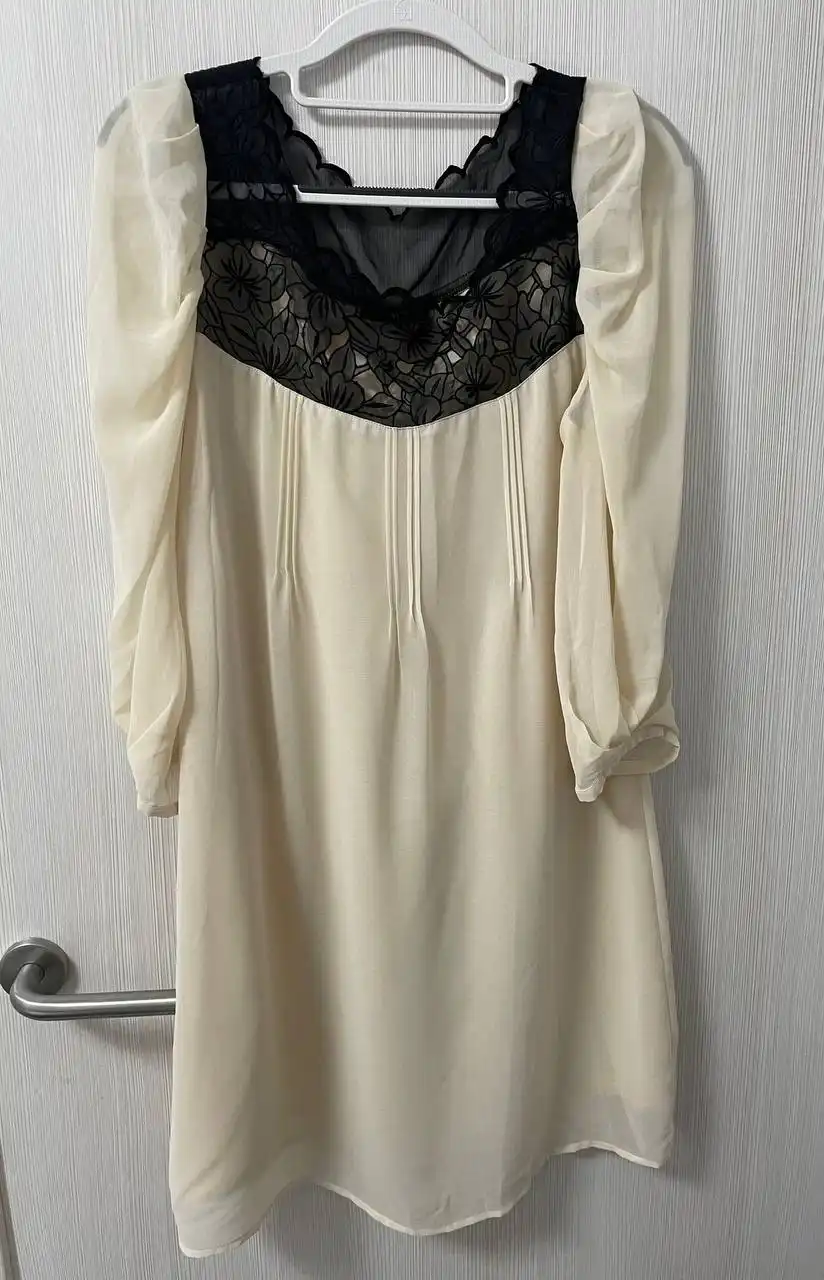 Платье Oasis с незначительными повреждениями