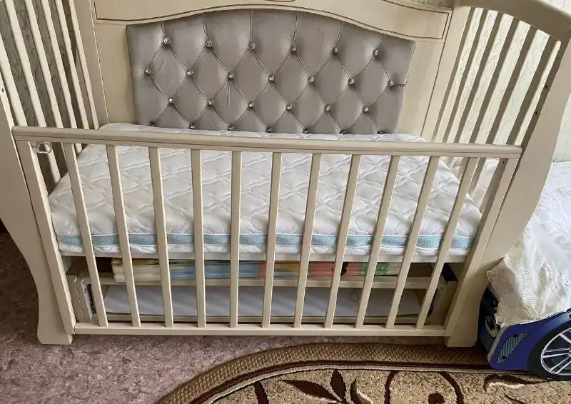 Продажа детской кроватки фирмы «Лель» в бежевом цвете