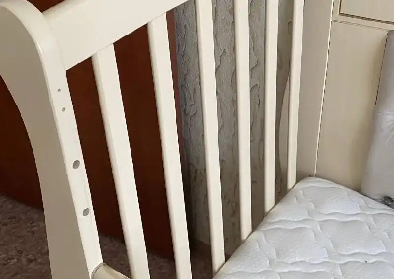 Продажа детской кроватки фирмы «Лель» в бежевом цвете