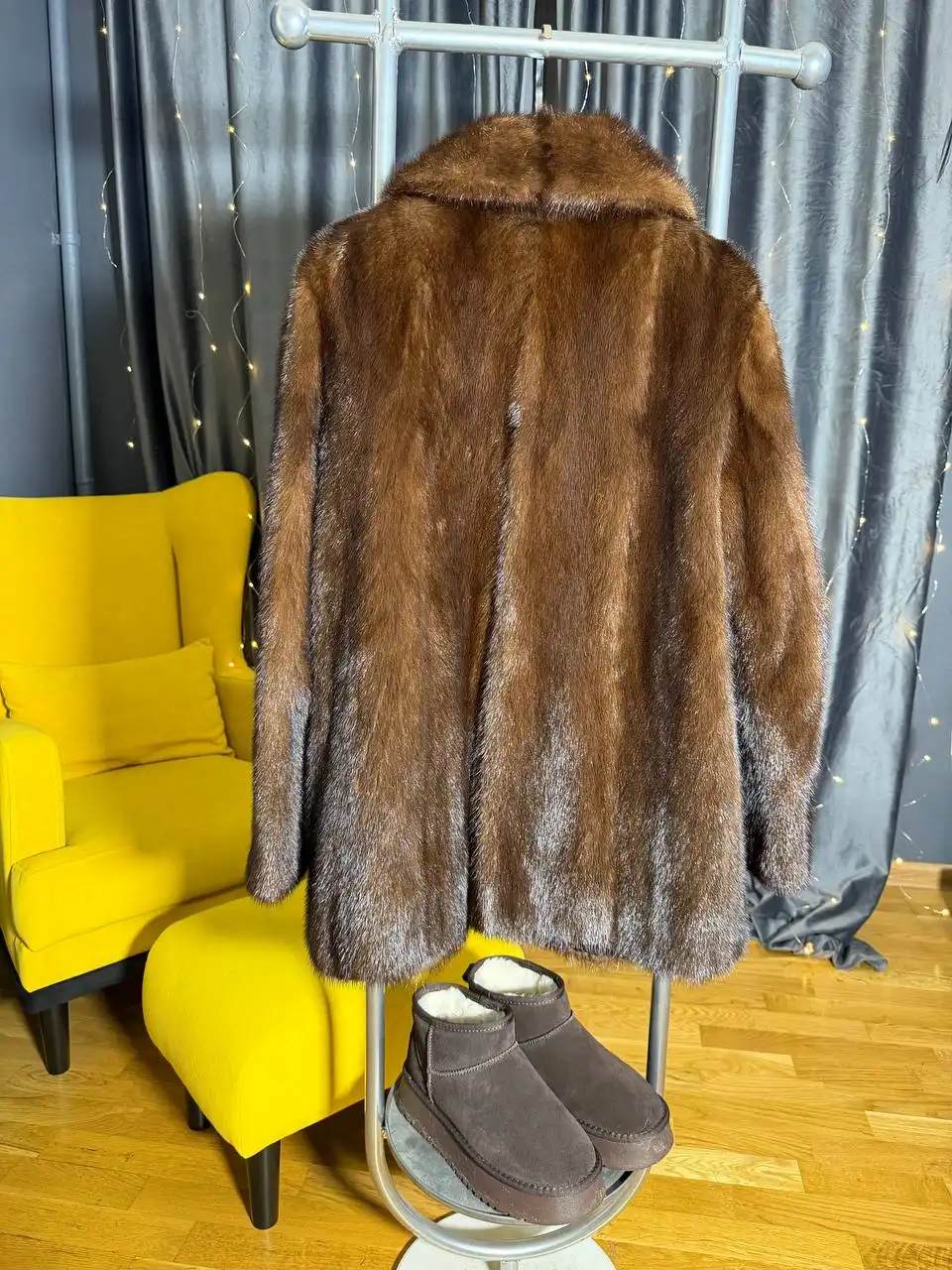 Продам шубу норковую новую