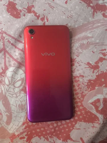 Телефон Y91 с царапинами и трещиной стекла камеры - Электроника в Москва