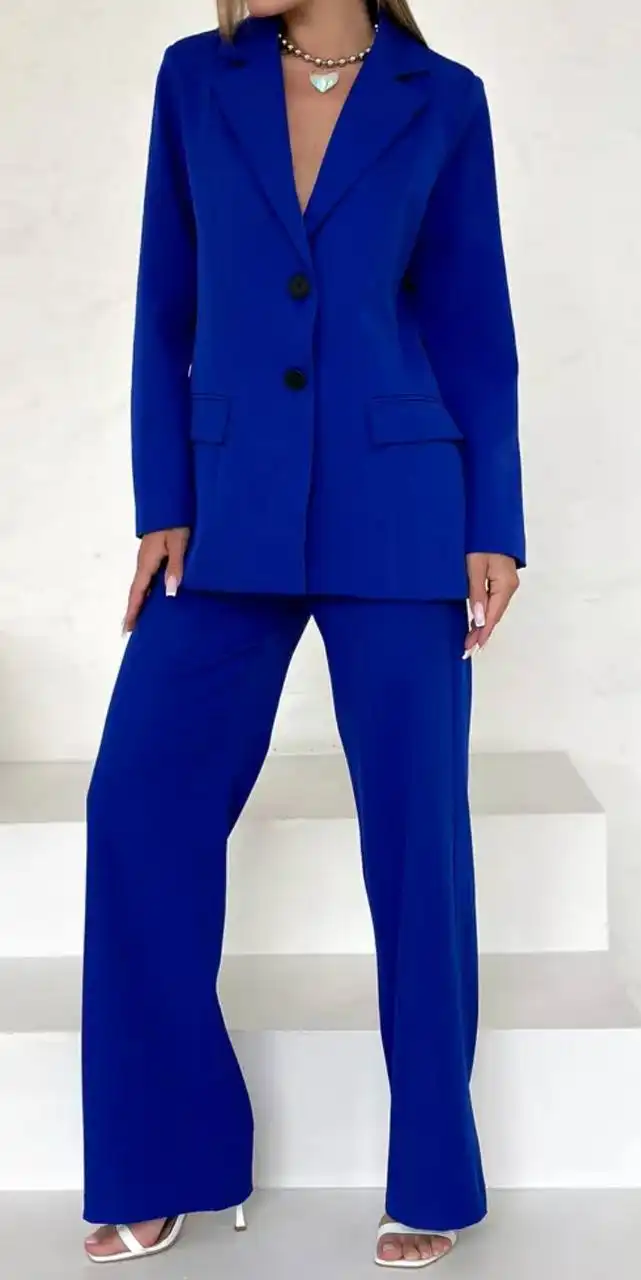 Продажа женской одежды: костюм, платье, джинсы