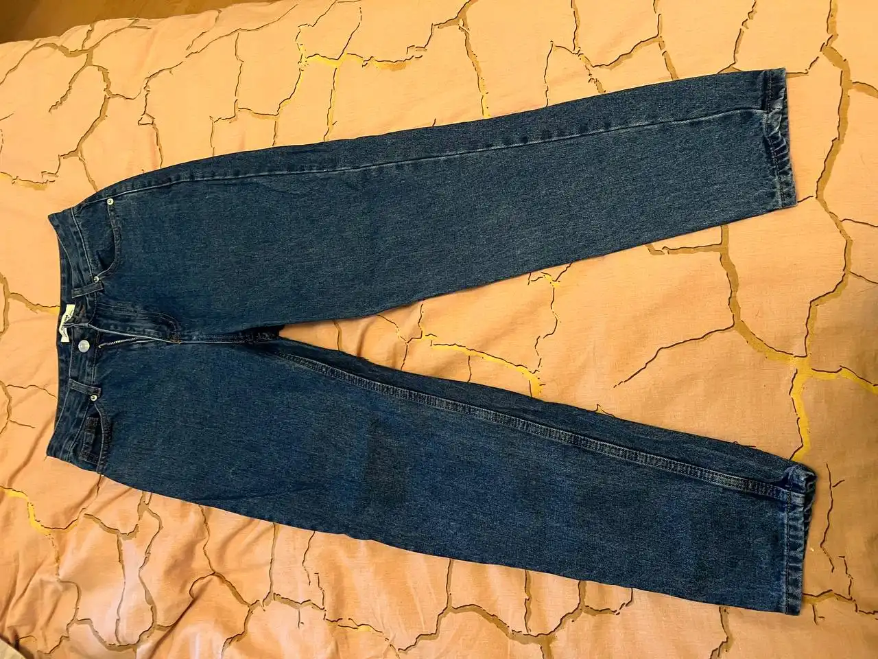 Продажа женской одежды: костюм, платье, джинсы