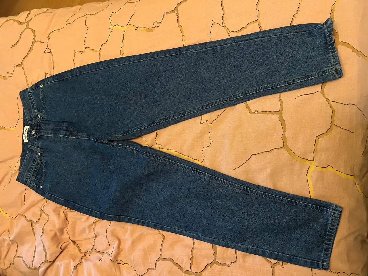 Продажа женской одежды: костюм, платье, джинсы