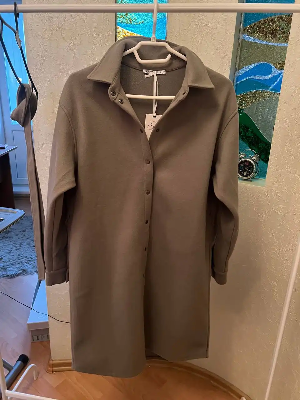 Продажа женской одежды: костюм, платье, джинсы