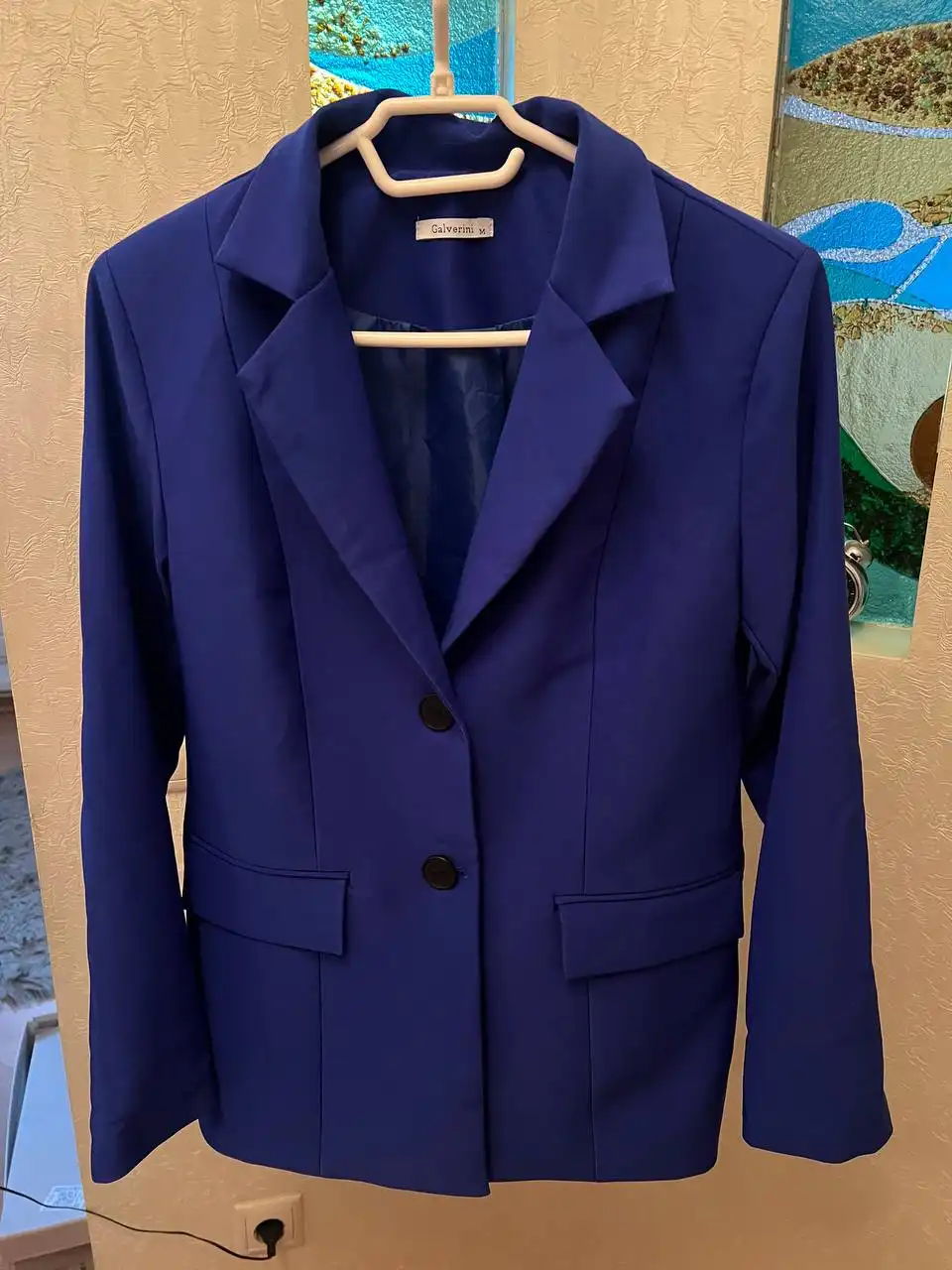 Продажа женской одежды: костюм, платье, джинсы