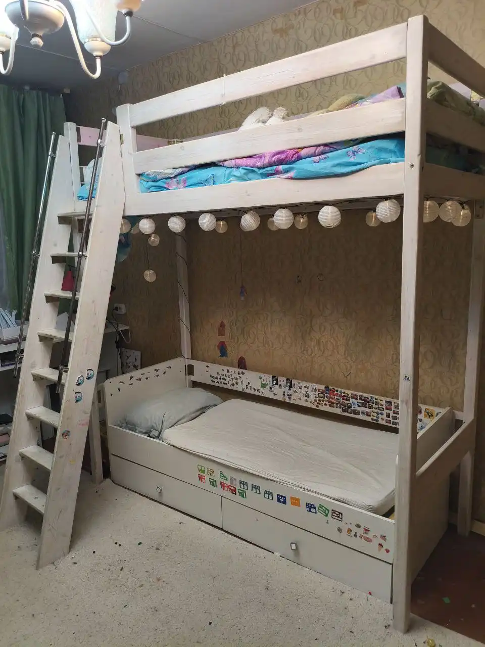 Продажа 2 детских кроватей с тумбой и матрасами