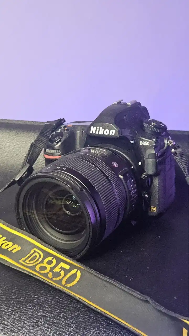 Продам зеркальный фотоаппарат Nikon d850 с комплектом аксессуаров