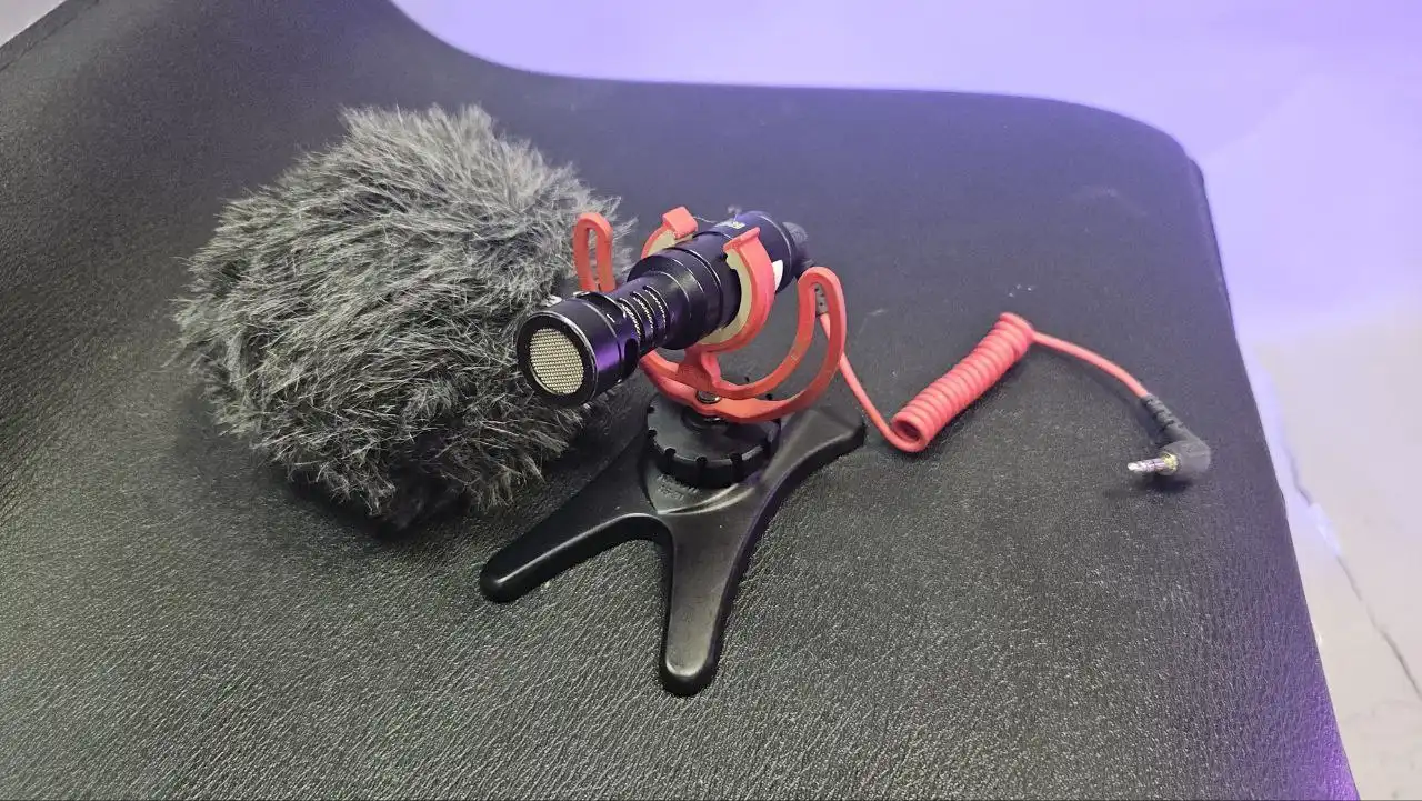 Продам зеркальный фотоаппарат Nikon d850 с комплектом аксессуаров