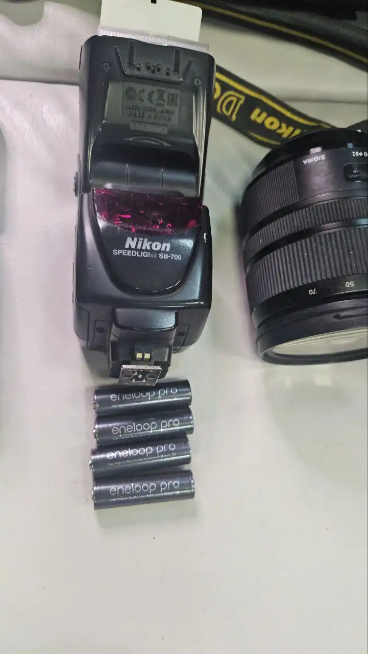 Продам зеркальный фотоаппарат Nikon d850 с комплектом аксессуаров