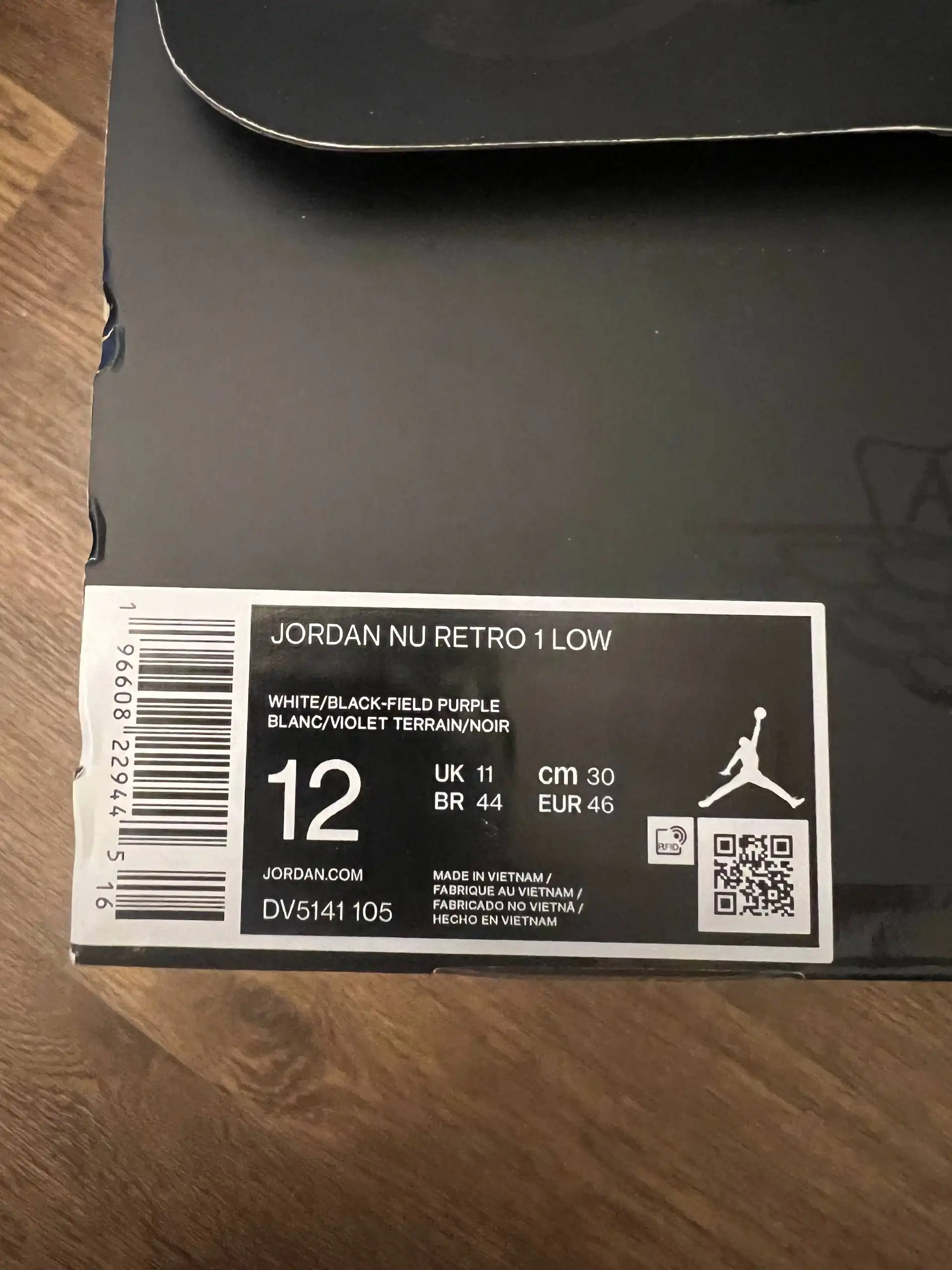 Наушники, белье и кроссовки - Барахолка в Москва