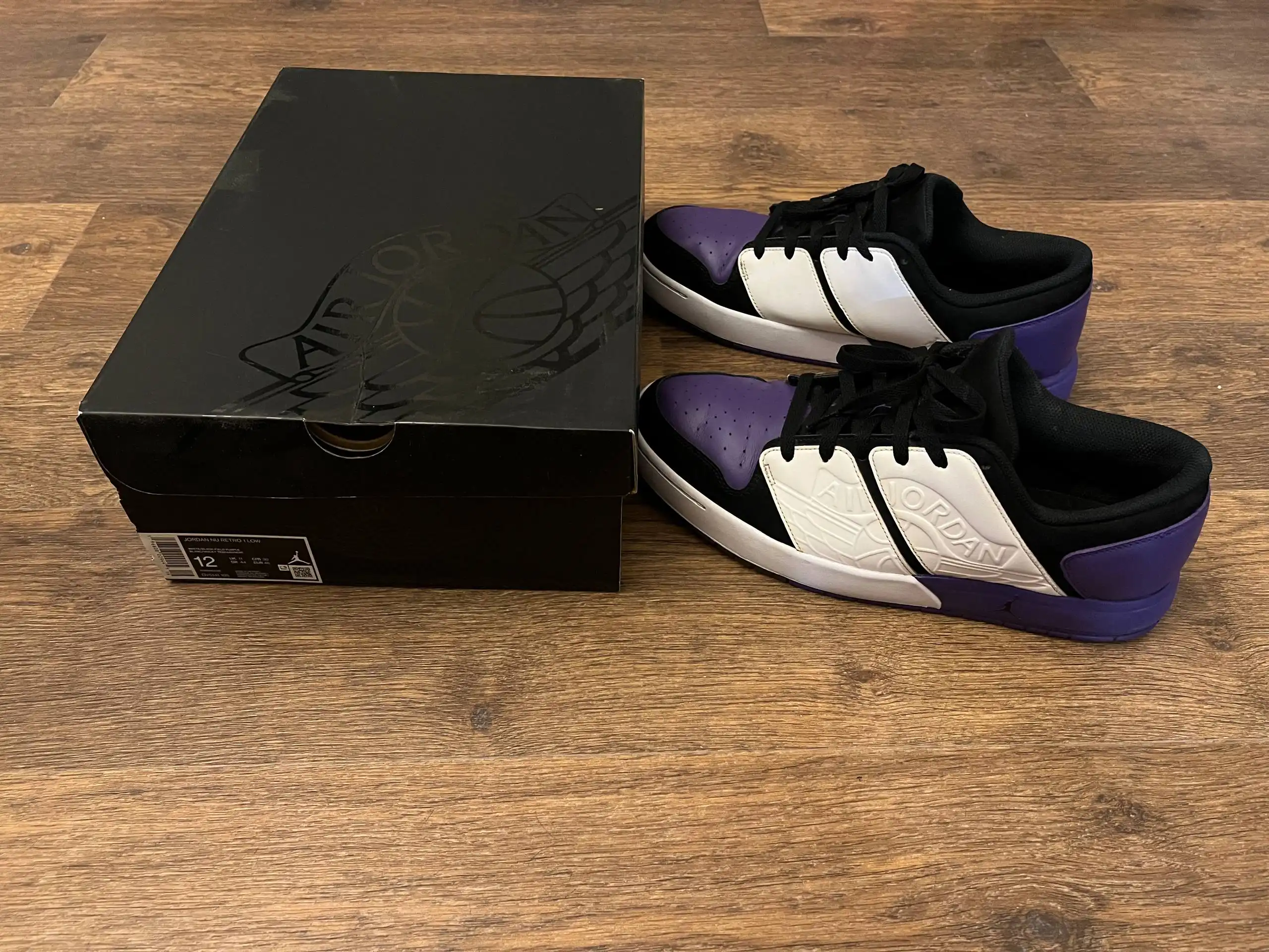 Наушники, белье и кроссовки - Барахолка в Москва