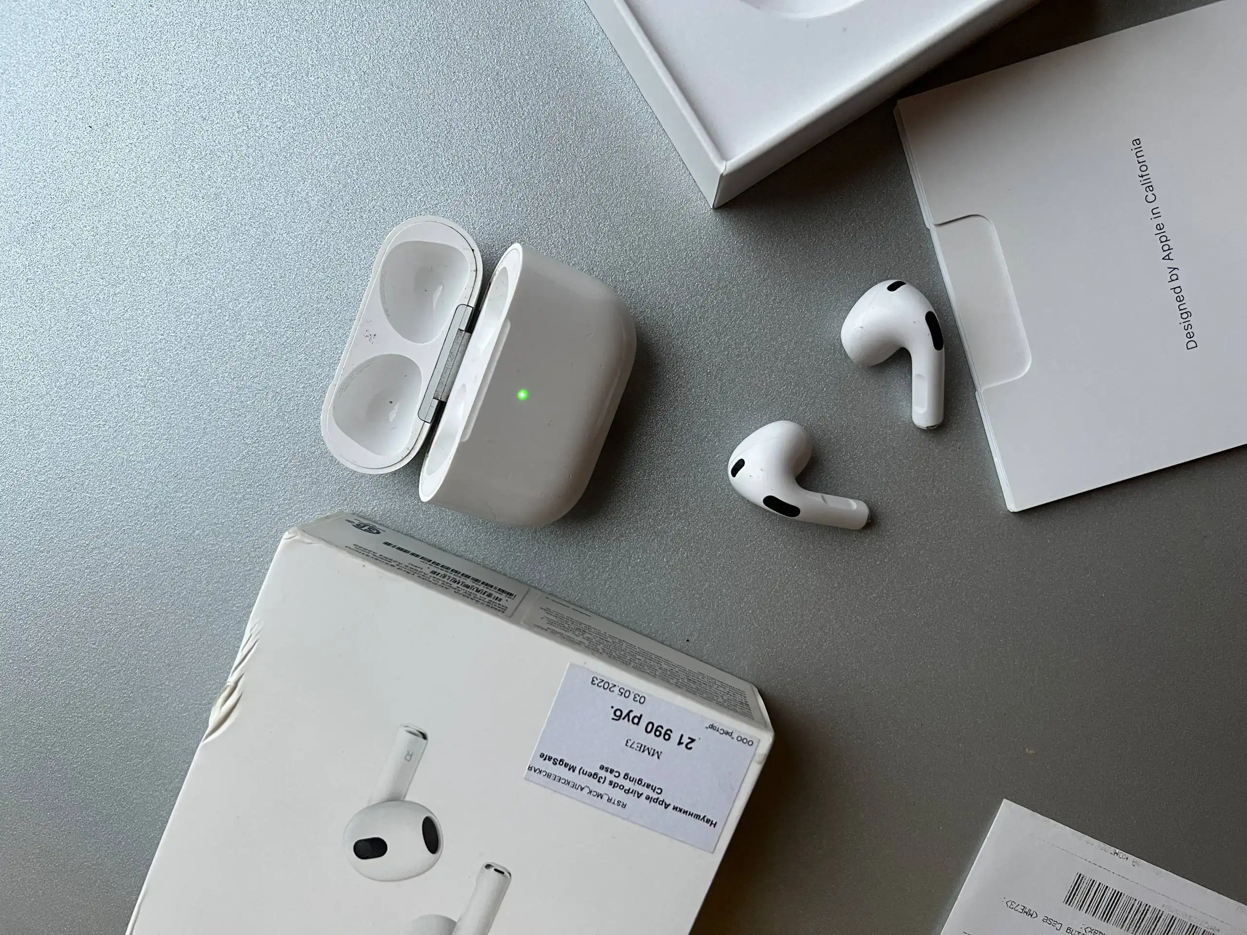 Наушники, белье и кроссовки - Барахолка в Москва