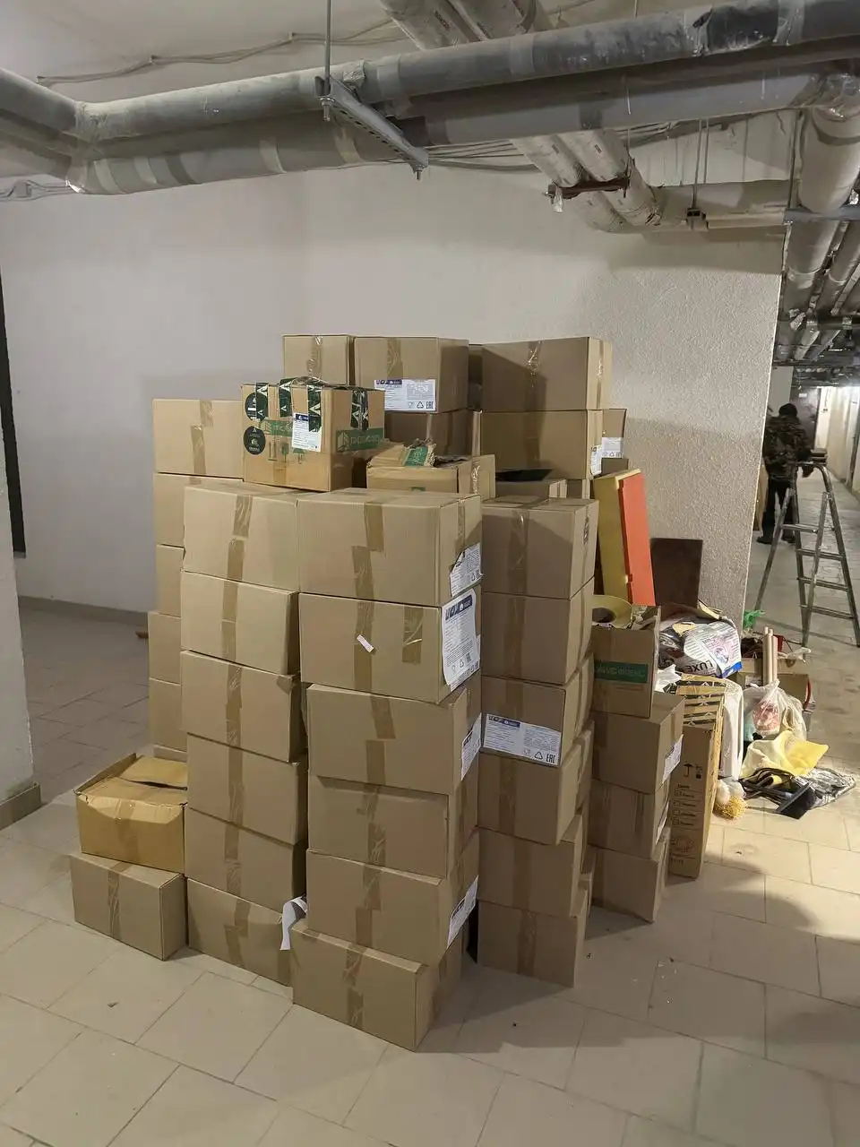 Продажа картонных коробок - Барахолка в Москва