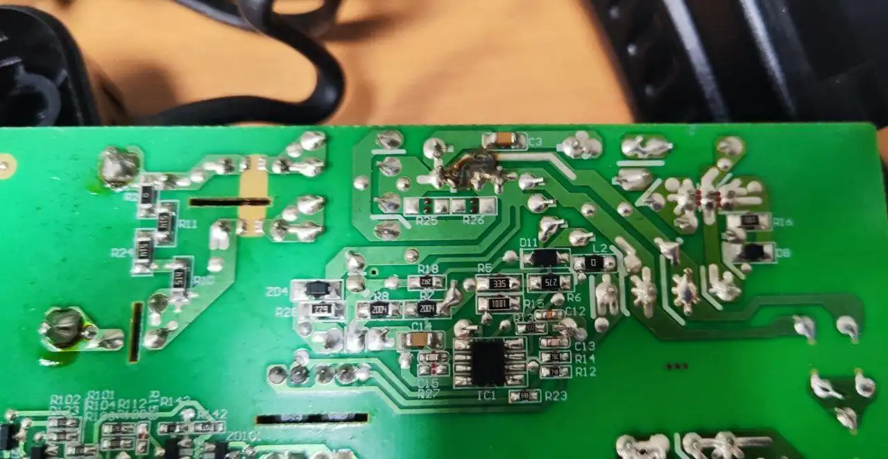 Продам зарядное устройство DeWalt Б/У - Электроинструменты (Барахолка) в Москва