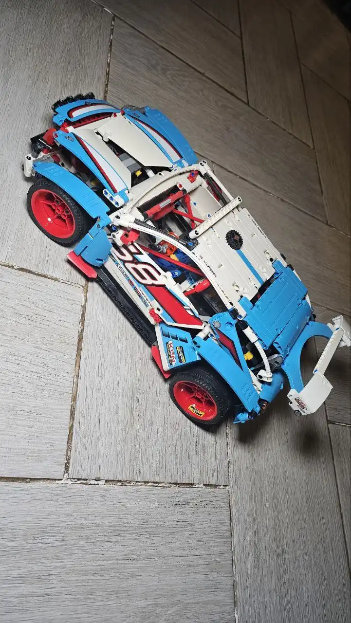 Модель спортивной машины длиной 38 см - Коллекционные модели (Хобби и отдых) в Москва