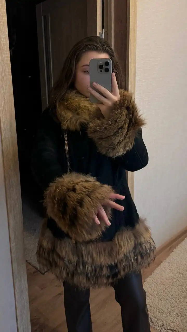 Продам натуральную дубленку из меха енота - Верхняя одежда (Одежда) в Москва