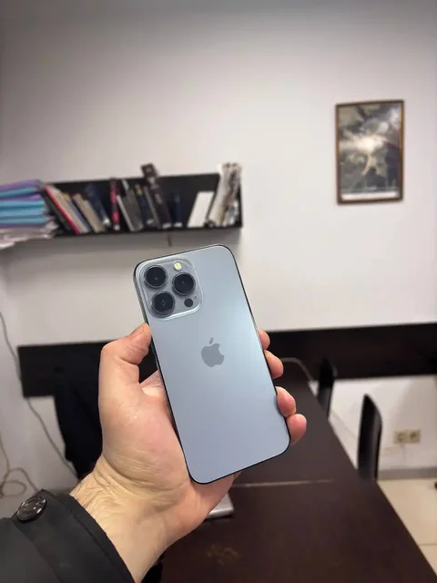 iPhone 13 Pro 128GB с царапинами на экране - Смартфоны в Москва
