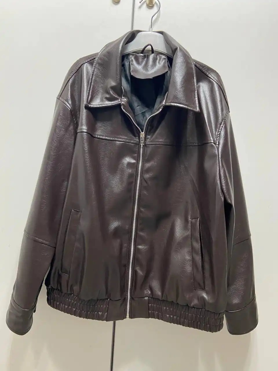 Кожаный бомбер оверсайз размер М - Верхняя одежда (Одежда) в Москва