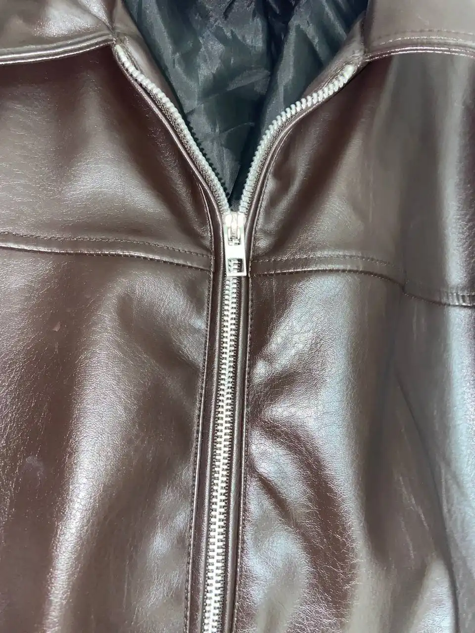 Кожаный бомбер оверсайз размер М - Верхняя одежда (Одежда) в Москва