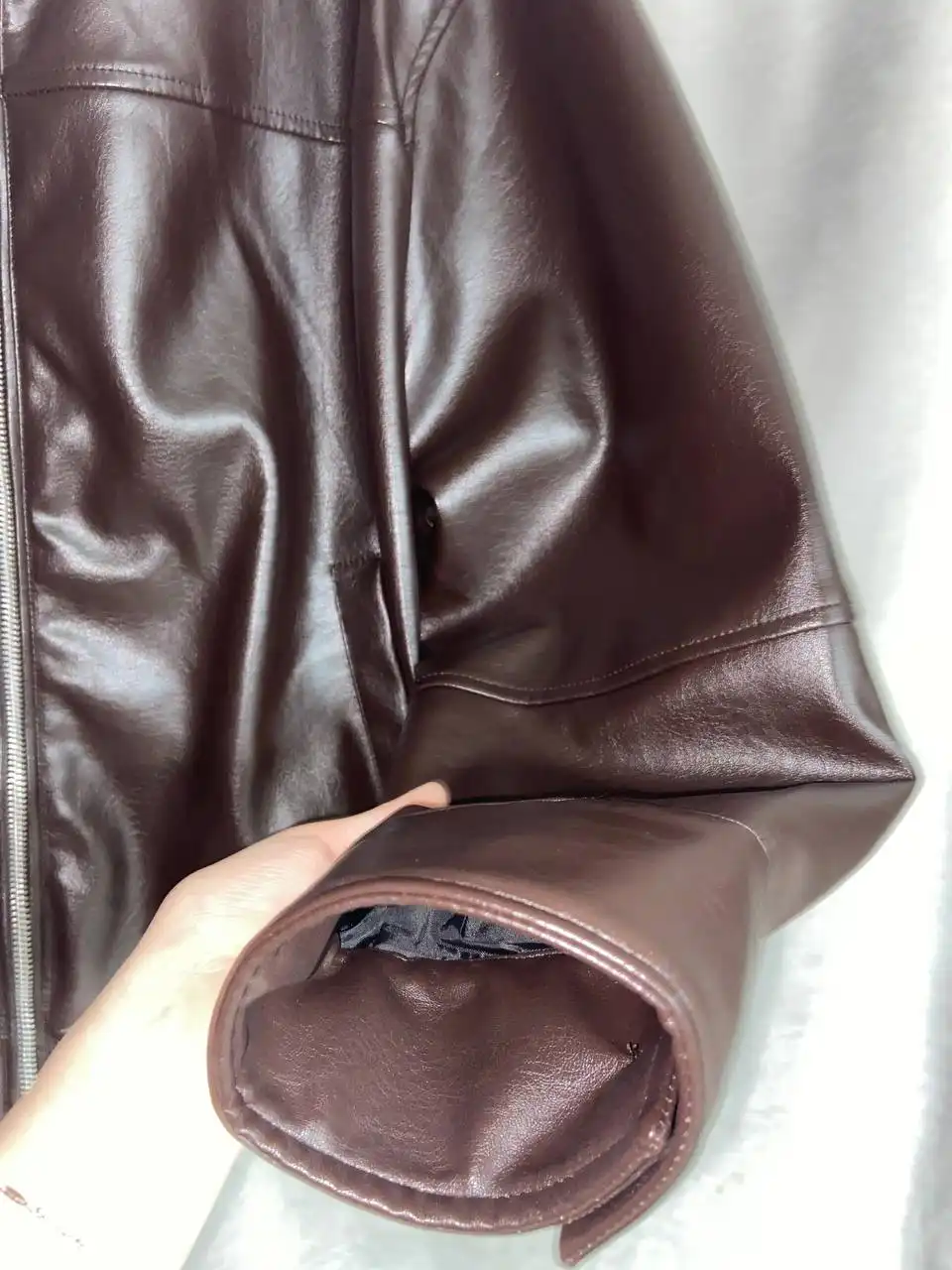 Кожаный бомбер оверсайз размер М - Верхняя одежда (Одежда) в Москва