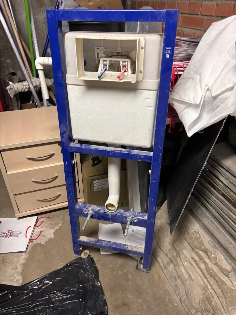 Инсталляция 4к - Барахолка в Москва