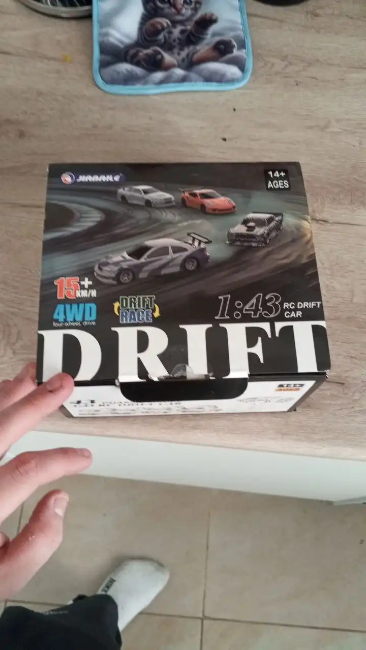Машинка на пульте управления для дрифта - Радиоуправляемые модели (Хобби и отдых) в Москва