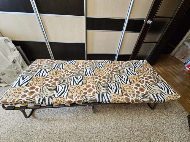 Продам б/у кровать-раскладушку на ламелях с повреждениями - Банковские карты в Москва