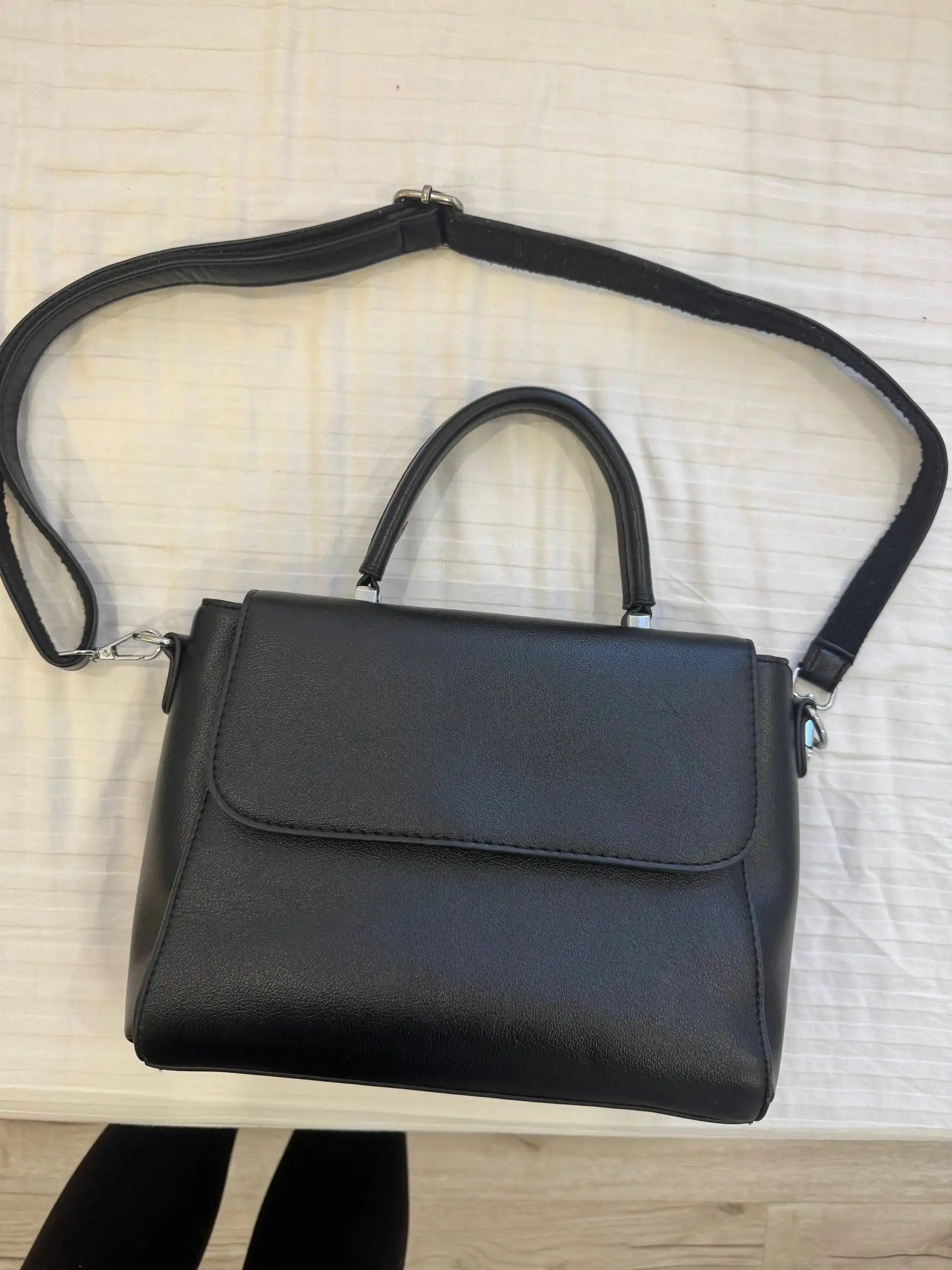 Сумка черная почти новая - Барахолка в Москва